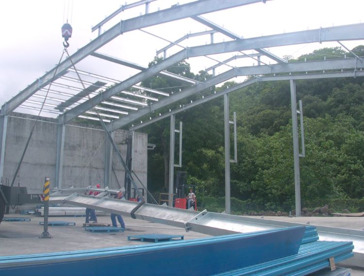 Chicken_ Farm_Poultry_Steel_Structure_Building_Project_Fiji_1_Portal_Frame_Installation